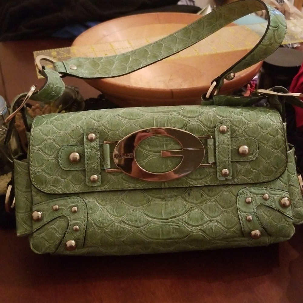 GUESS GREEN PURSE